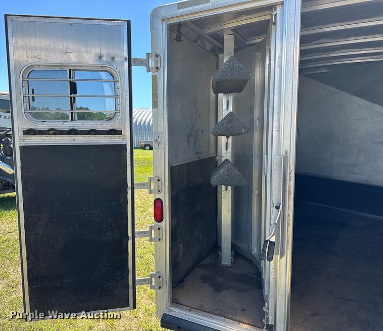 image for item NR9981 2001 Exiss GNHC-718 horse trailer 