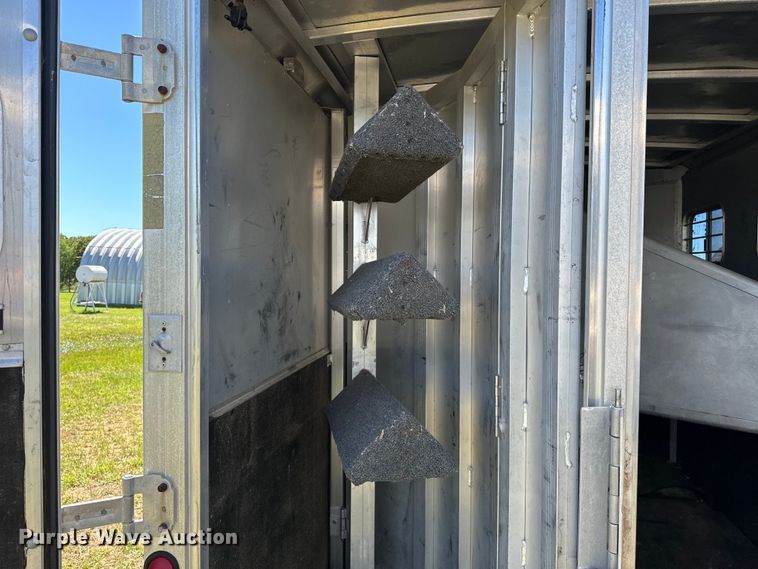 image for item NR9981 2001 Exiss GNHC-718 horse trailer 