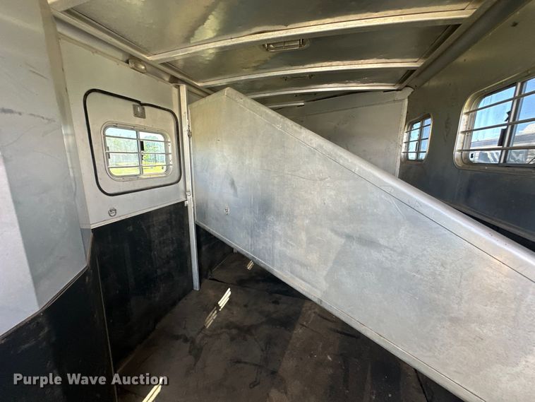 image for item NR9981 2001 Exiss GNHC-718 horse trailer 