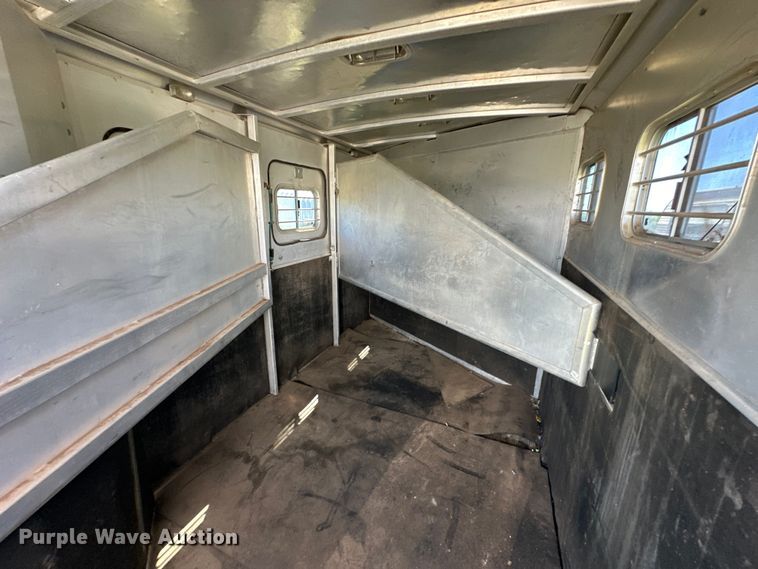 image for item NR9981 2001 Exiss GNHC-718 horse trailer 