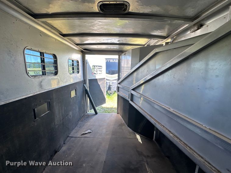 image for item NR9981 2001 Exiss GNHC-718 horse trailer 