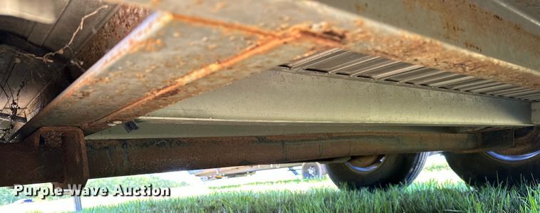 image for item NR9981 2001 Exiss GNHC-718 horse trailer 