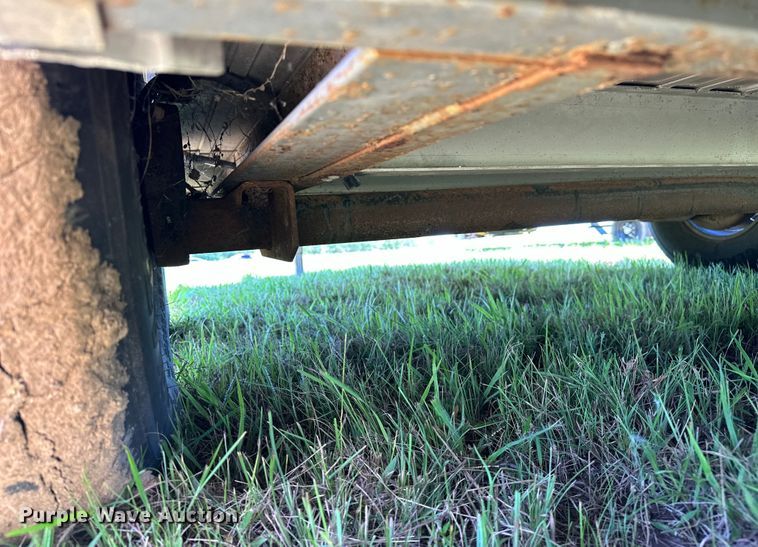 image for item NR9981 2001 Exiss GNHC-718 horse trailer 