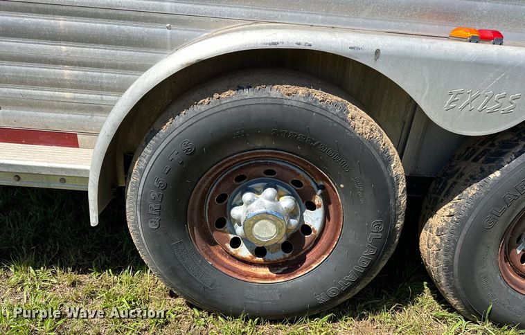 image for item NR9981 2001 Exiss GNHC-718 horse trailer 