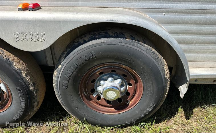 image for item NR9981 2001 Exiss GNHC-718 horse trailer 