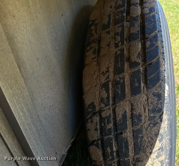 image for item NR9981 2001 Exiss GNHC-718 horse trailer 