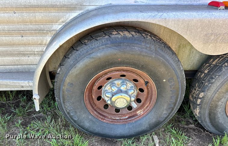 image for item NR9981 2001 Exiss GNHC-718 horse trailer 