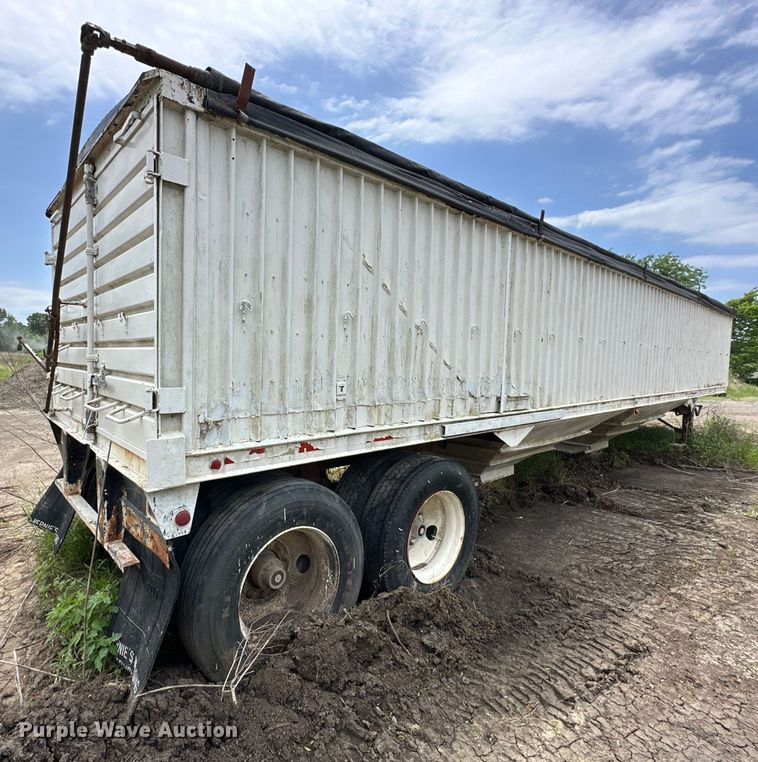 image for item NT9205 1979 Pullman Trailmobile grain trailer