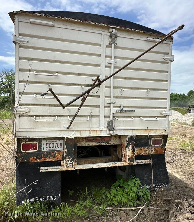 image for item NT9205 1979 Pullman Trailmobile grain trailer