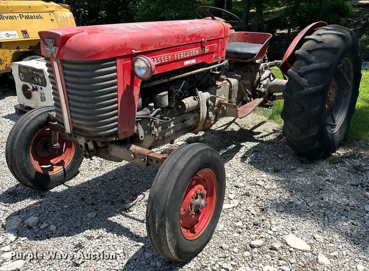 image for item NT9315 1962 Massey Ferguson  65 tractor