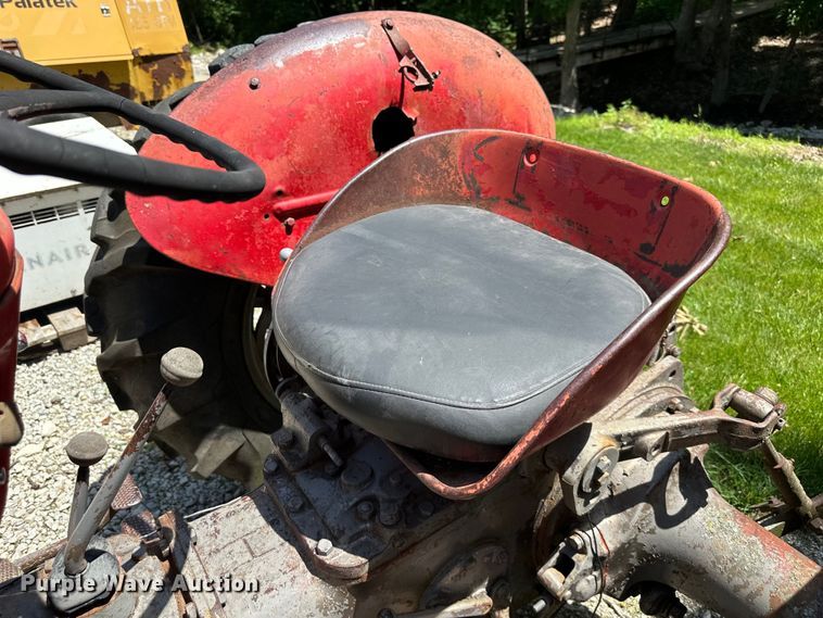 image for item NT9315 1962 Massey Ferguson  65 tractor