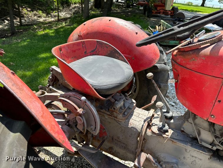 image for item NT9315 1962 Massey Ferguson  65 tractor