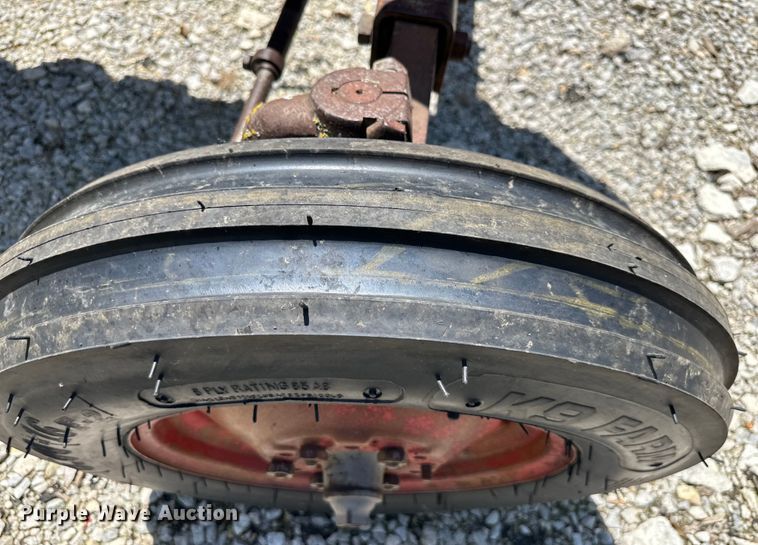 image for item NT9315 1962 Massey Ferguson  65 tractor