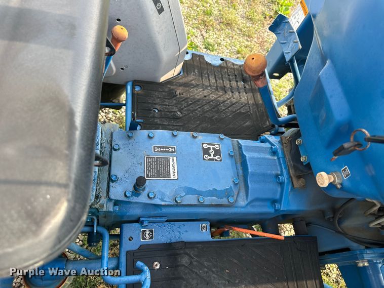 image for item NT9320 1996 Ford  1715 MFWD tractor