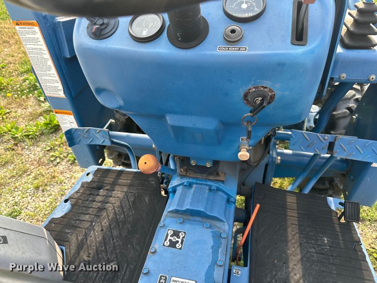 image for item NT9320 1996 Ford  1715 MFWD tractor