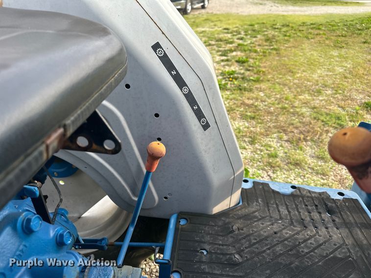 image for item NT9320 1996 Ford  1715 MFWD tractor