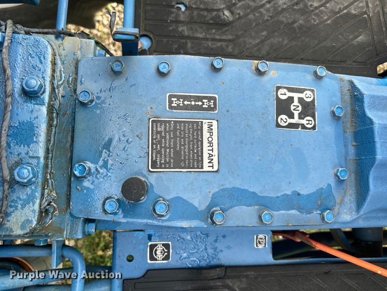 image for item NT9320 1996 Ford  1715 MFWD tractor