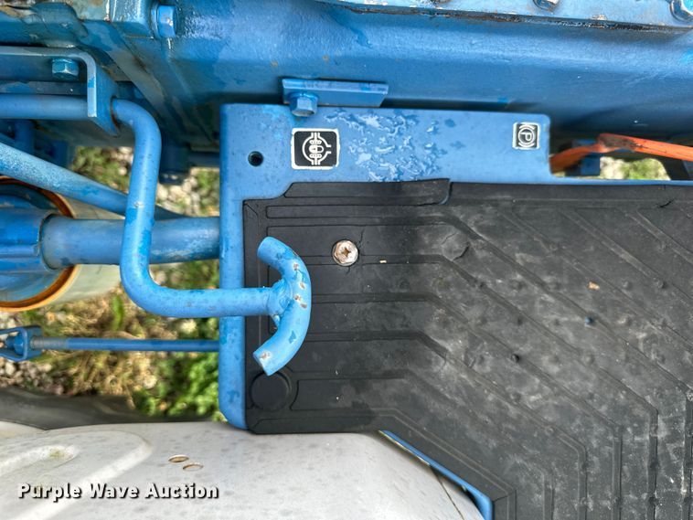 image for item NT9320 1996 Ford  1715 MFWD tractor
