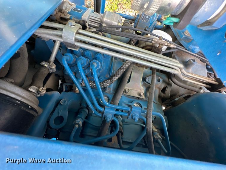 image for item NT9320 1996 Ford  1715 MFWD tractor