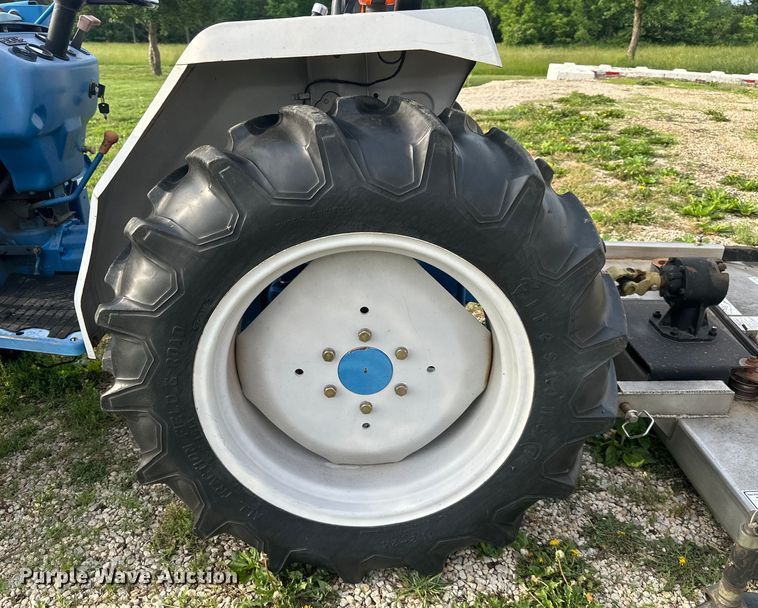 image for item NT9320 1996 Ford  1715 MFWD tractor