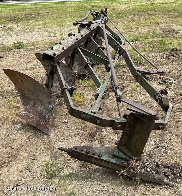 image for item NT9355 John Deere five bottom plow