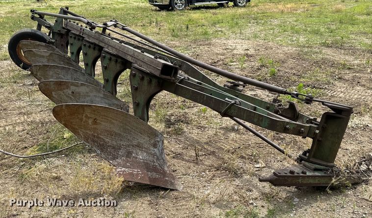 image for item NT9355 John Deere five bottom plow