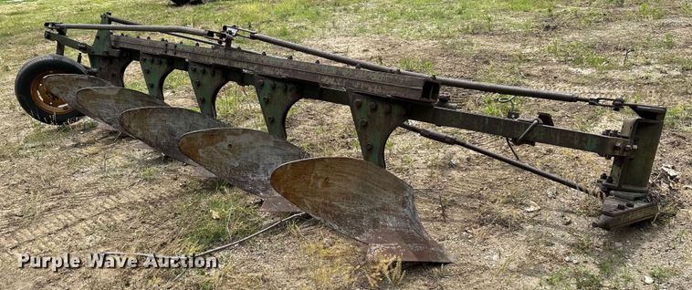 image for item NT9355 John Deere five bottom plow