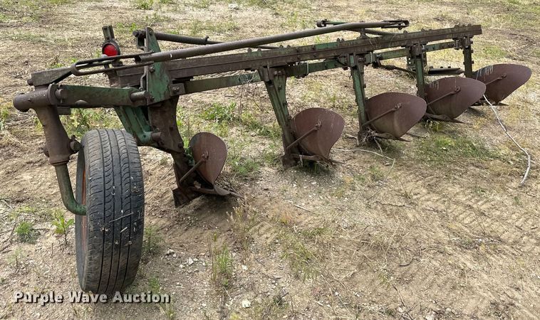 image for item NT9355 John Deere five bottom plow