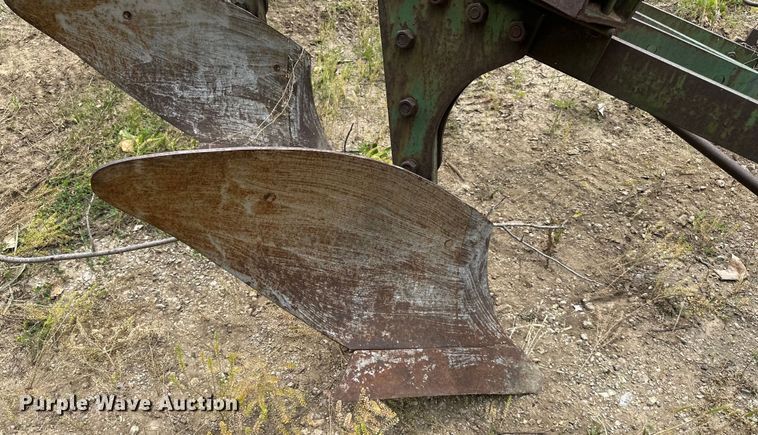 image for item NT9355 John Deere five bottom plow