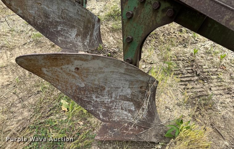 image for item NT9355 John Deere five bottom plow