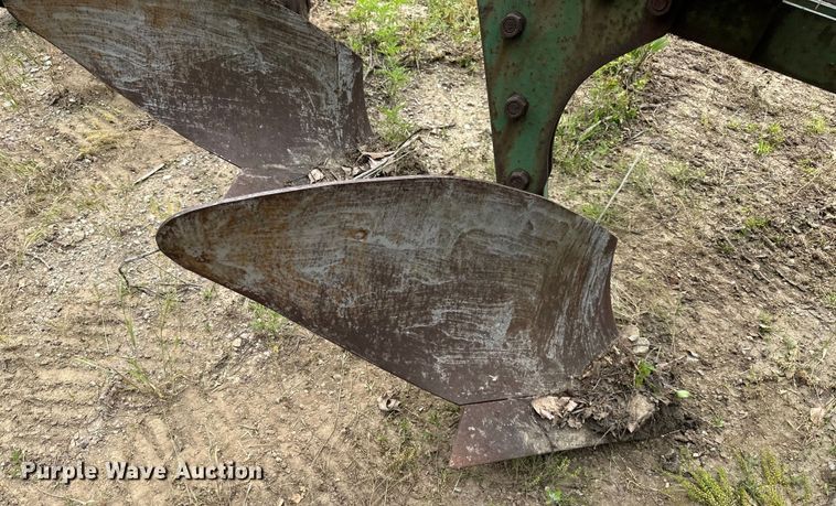 image for item NT9355 John Deere five bottom plow