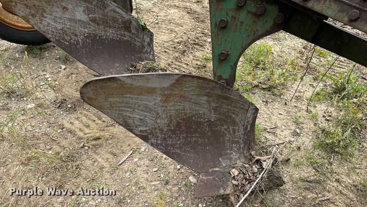 image for item NT9355 John Deere five bottom plow