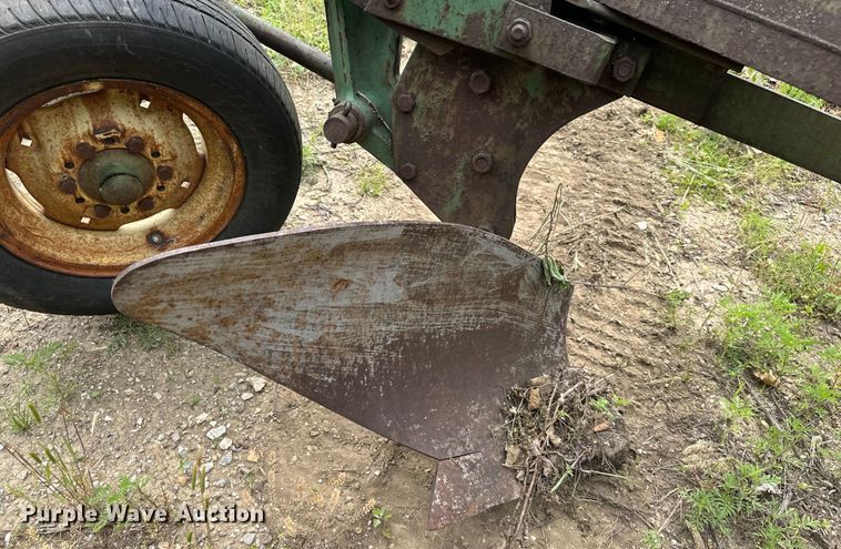 image for item NT9355 John Deere five bottom plow