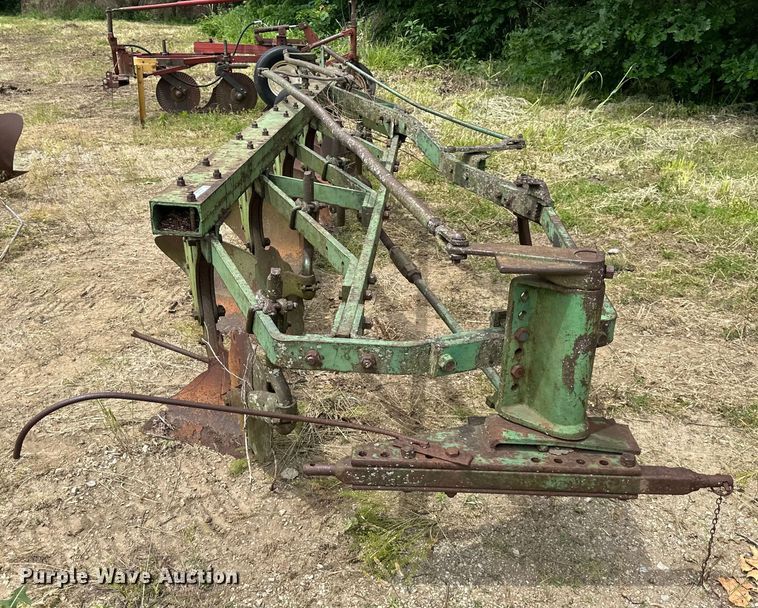 image for item NT9356 John Deere bottom plow