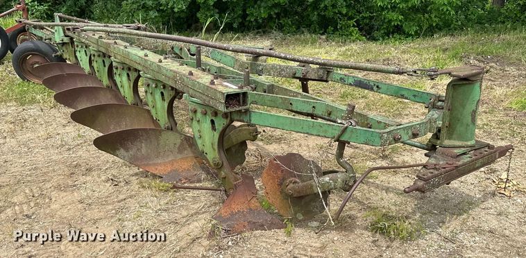 image for item NT9356 John Deere bottom plow