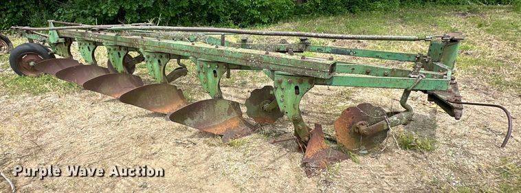 image for item NT9356 John Deere bottom plow