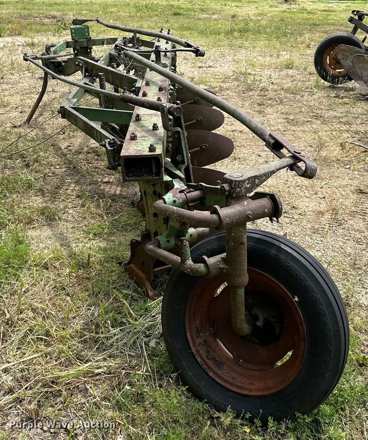 image for item NT9356 John Deere bottom plow