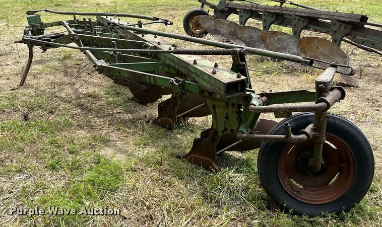 image for item NT9356 John Deere bottom plow