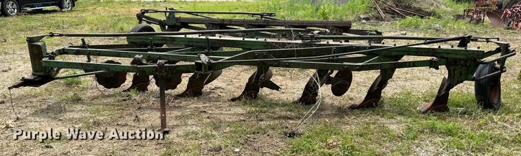image for item NT9356 John Deere bottom plow