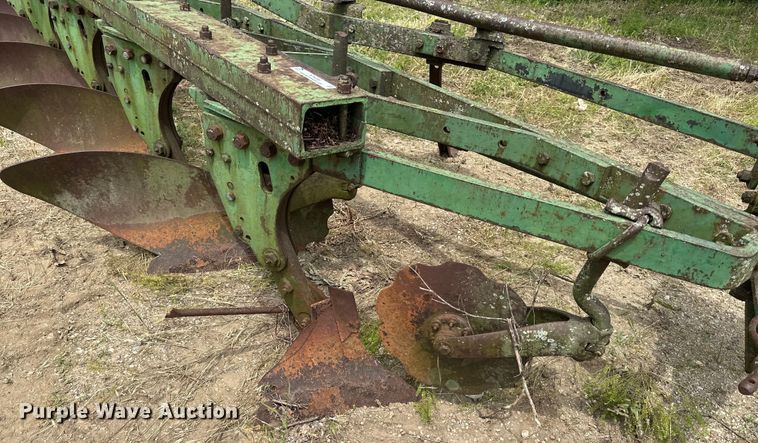 image for item NT9356 John Deere bottom plow