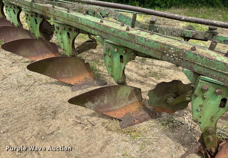 image for item NT9356 John Deere bottom plow