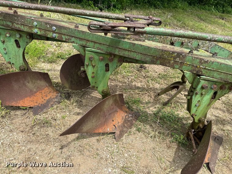 image for item NT9356 John Deere bottom plow