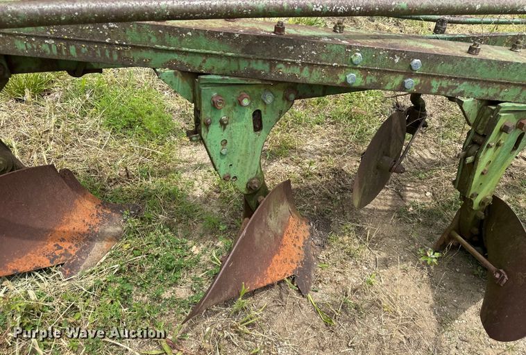image for item NT9356 John Deere bottom plow