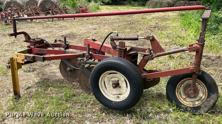 image for item NT9357 Case IH two bottom plow