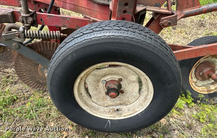 image for item NT9357 Case IH two bottom plow