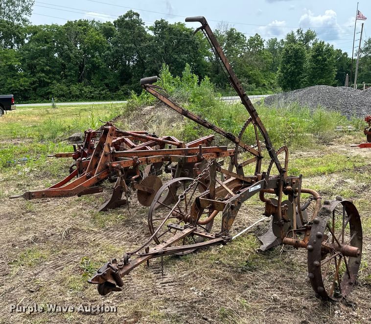 image for item NT9359 Allis Chalmer  bottom plow
