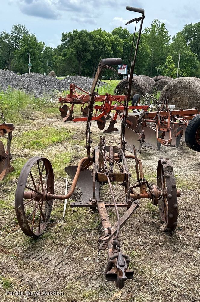 image for item NT9359 Allis Chalmer  bottom plow