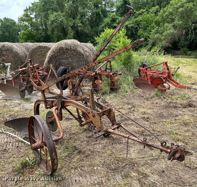 image for item NT9359 Allis Chalmer  bottom plow