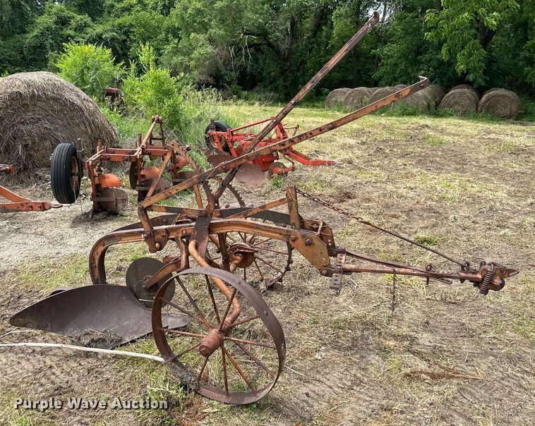 image for item NT9359 Allis Chalmer  bottom plow