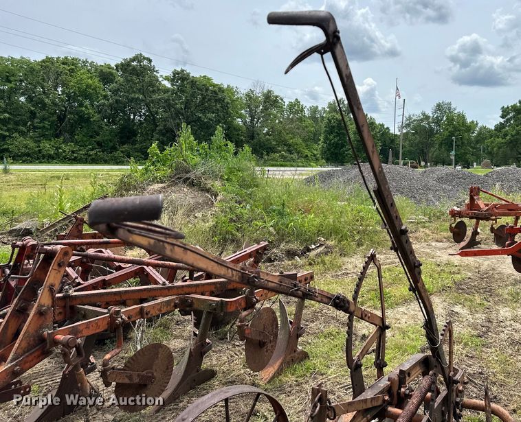 image for item NT9359 Allis Chalmer  bottom plow